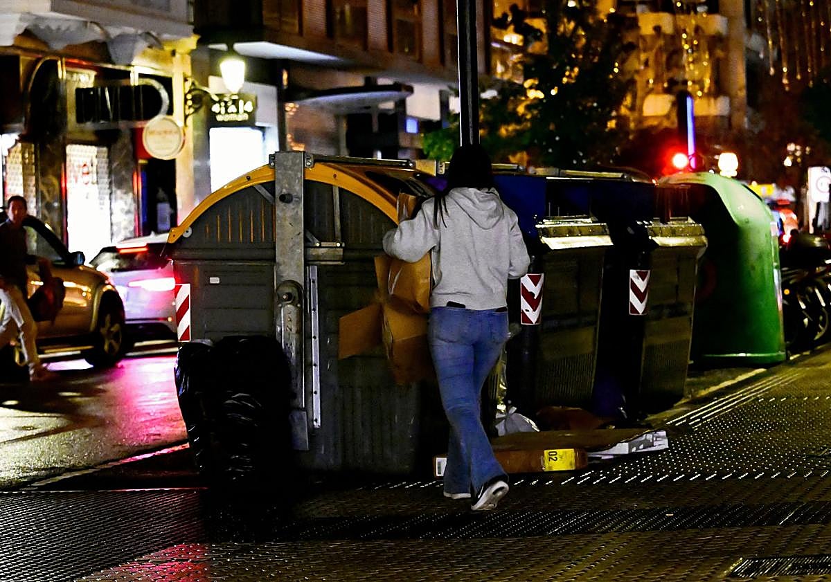 Imagen principal - Dos ejemplos de mala praxis, fotografías primera y tercera; y otra de buen hacer, la segunda. 