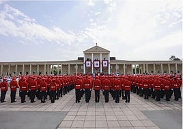 Imagen de una entrega de diplomas a nuevos ertzainas en la Academia de Arkaute.