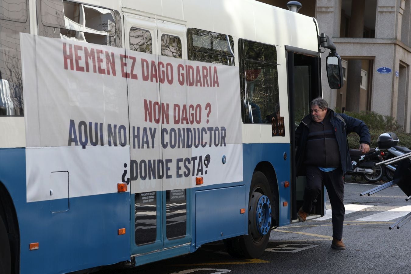 El homenaje a Zabalza en el cuartel de Intxaurrondo, en imágenes
