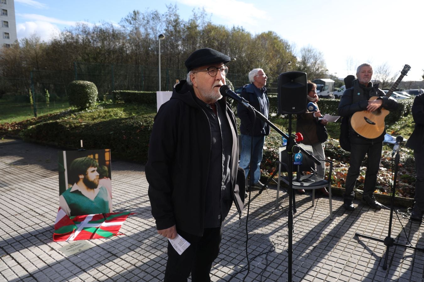 El homenaje a Zabalza en el cuartel de Intxaurrondo, en imágenes