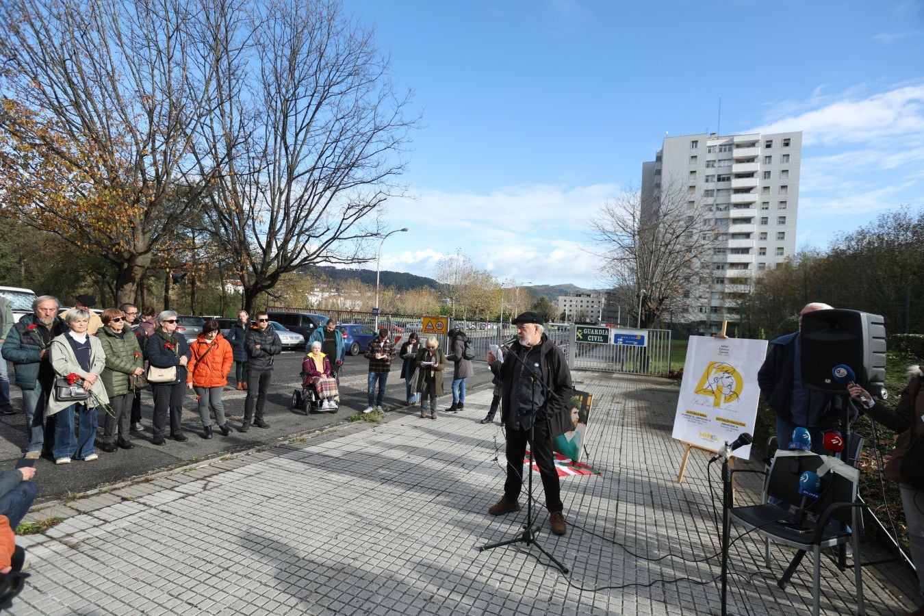 El homenaje a Zabalza en el cuartel de Intxaurrondo, en imágenes