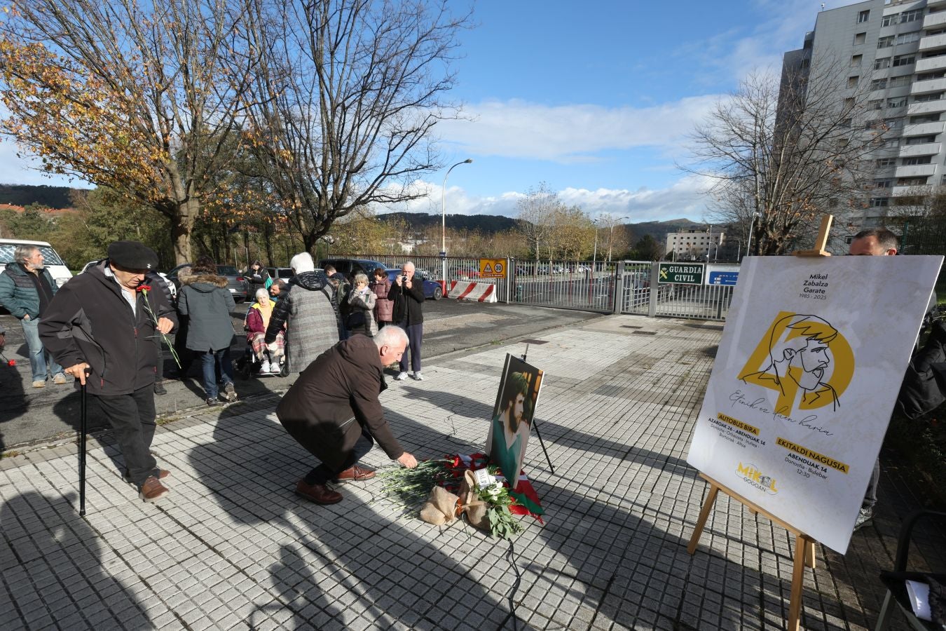 El homenaje a Zabalza en el cuartel de Intxaurrondo, en imágenes