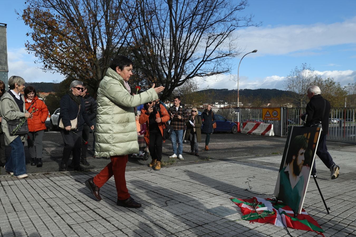 El homenaje a Zabalza en el cuartel de Intxaurrondo, en imágenes
