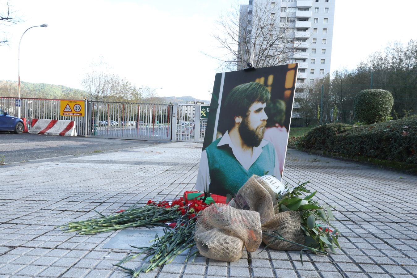El homenaje a Zabalza en el cuartel de Intxaurrondo, en imágenes