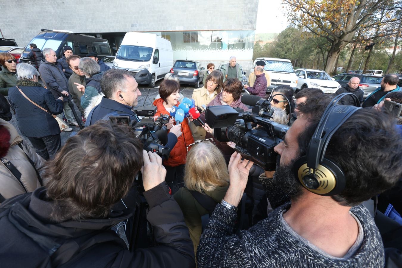 El homenaje a Zabalza en el cuartel de Intxaurrondo, en imágenes