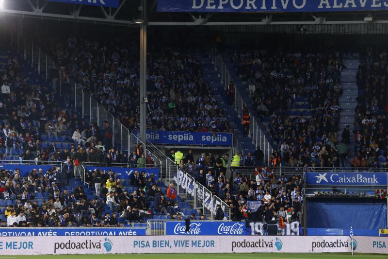 El txoko donde se ubica la afición de la Real en Mendizorrotza, campo del Alavés.
