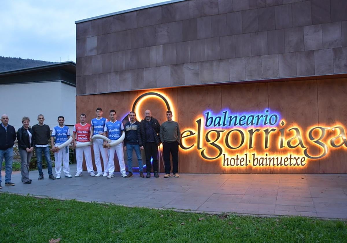 Remontisas, organizadores y patrocinadores, en Balneario de Elgorriaga.