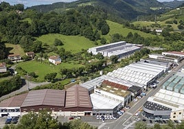 Vista aérea del polígono industrial de Usabal. A la izquierda, se emplaza el área que completaba el uso industrial y que pasará a ser rural.