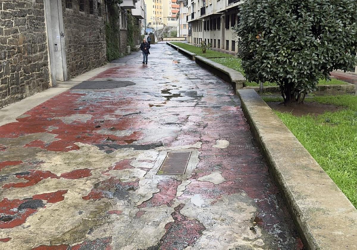 El notable deterioro del parque de Mekola obligaba a su reparación.