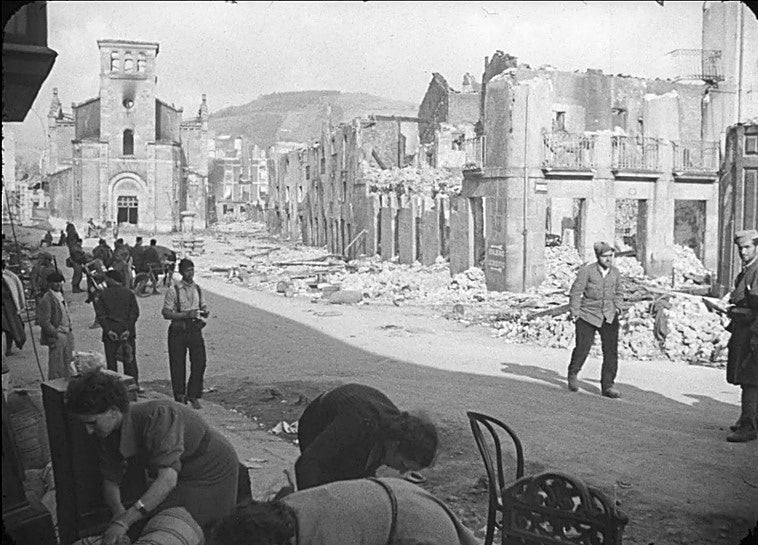 Antigua Iglesia de San Juan de Gernika tras el bombardeo.
