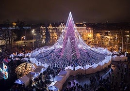 El mercadillo navideño con el árbol de Navidad más espectacular de Europa