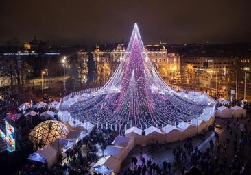 El mercadillo navideño con el árbol de Navidad más espectacular de Europa