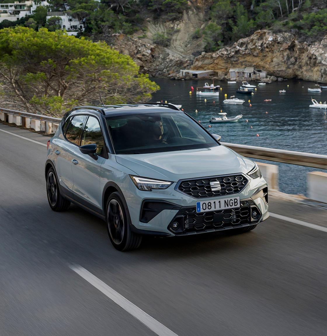 El nuevo diseño de la parrilla hexagonal, combina con la rejilla en forma de diamante con acabado mate pulido, que enfatiza las proporciones del frontal.