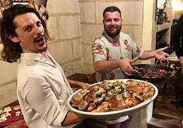 Jean Poirier (izquierda) junto a su compañero Thibault Gobry en su restaurante Le Chien Fou de Tours.