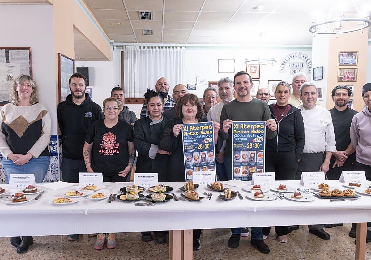 La presentación de la Ruta del Pintxo, con representantes municipales y miembros de Aterpea, tuvo lugar en Semblante.