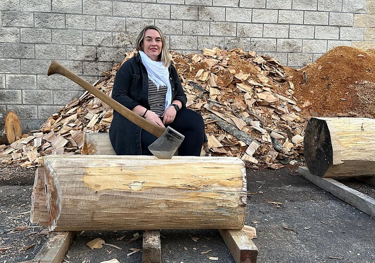 Nerea Sorondo junto al local donde suele entrenar, en Oronoz-Mugairi.