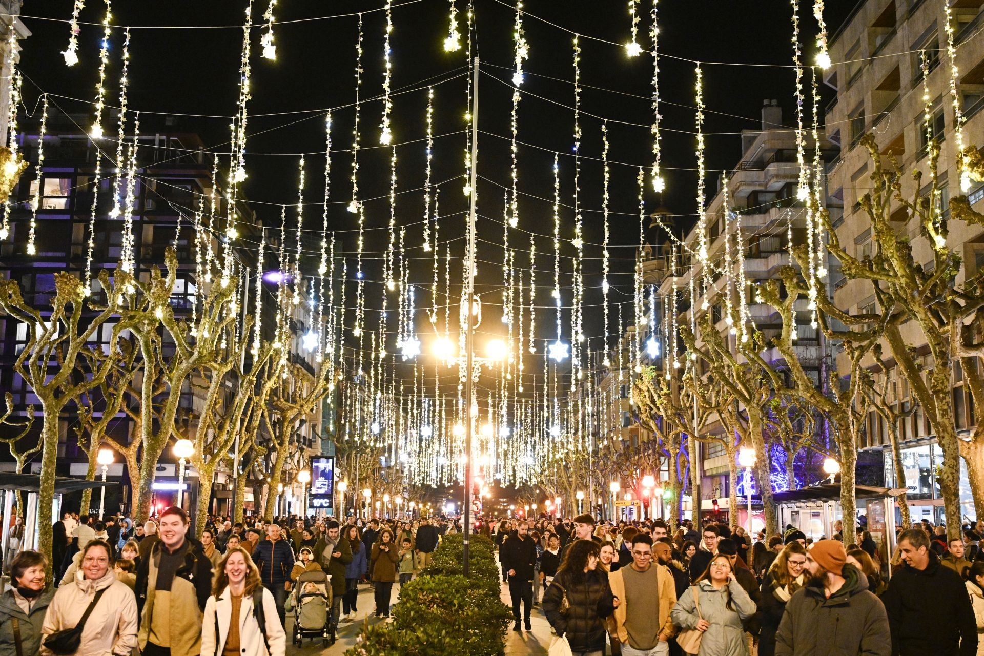 Se encienden las luces de Navidad en San Sebastián