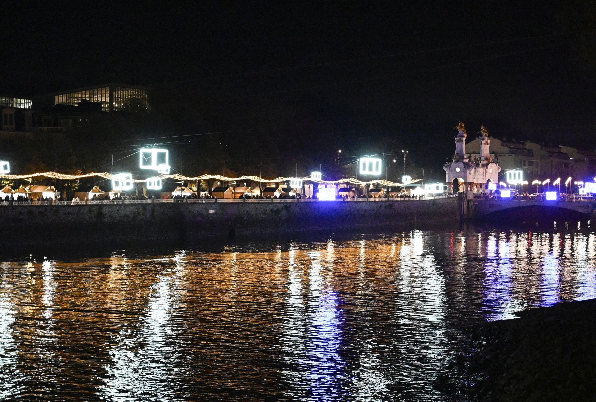 Se encienden las luces de Navidad en San Sebastián