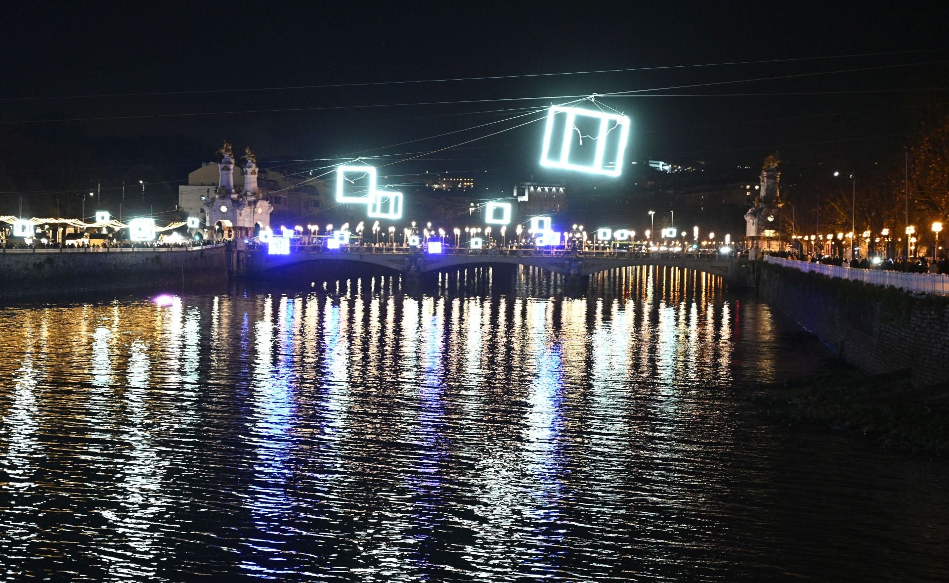 Se encienden las luces de Navidad en San Sebastián