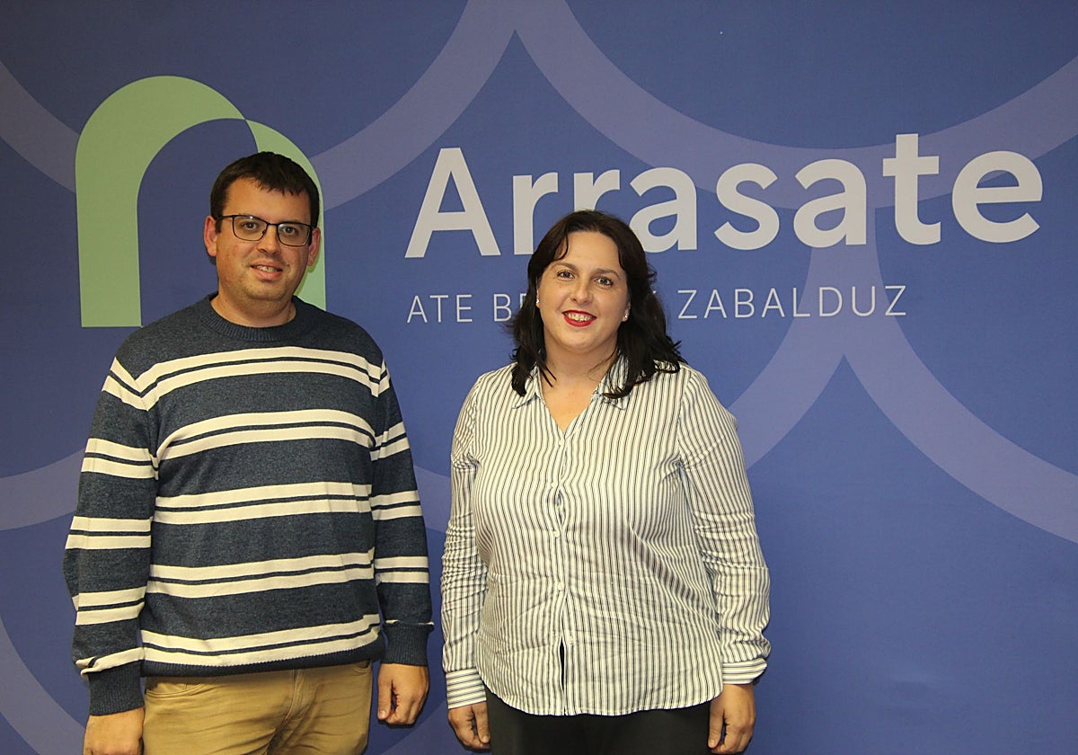 Los concejales Ander Garay y Maitane Muñoz.