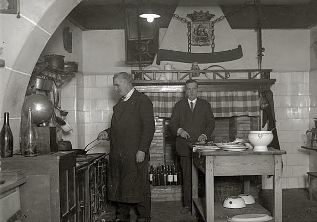 Cocina de la sociedad en 1935.