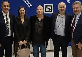 Representantes azkoitiarras en el acto de ingreso llevado a cabo en Donostia.