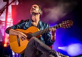 Víctor Iniesta se formó desde niño en las ramas de guitarra española y flamenca.