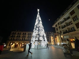 El árbol y la bola, sensaciones del alumbrado en Urretxu