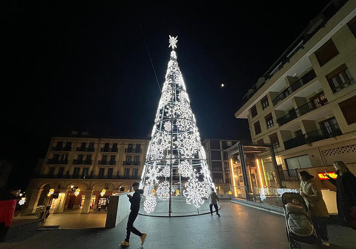 El árbol y la bola, sensaciones del alumbrado en Urretxu