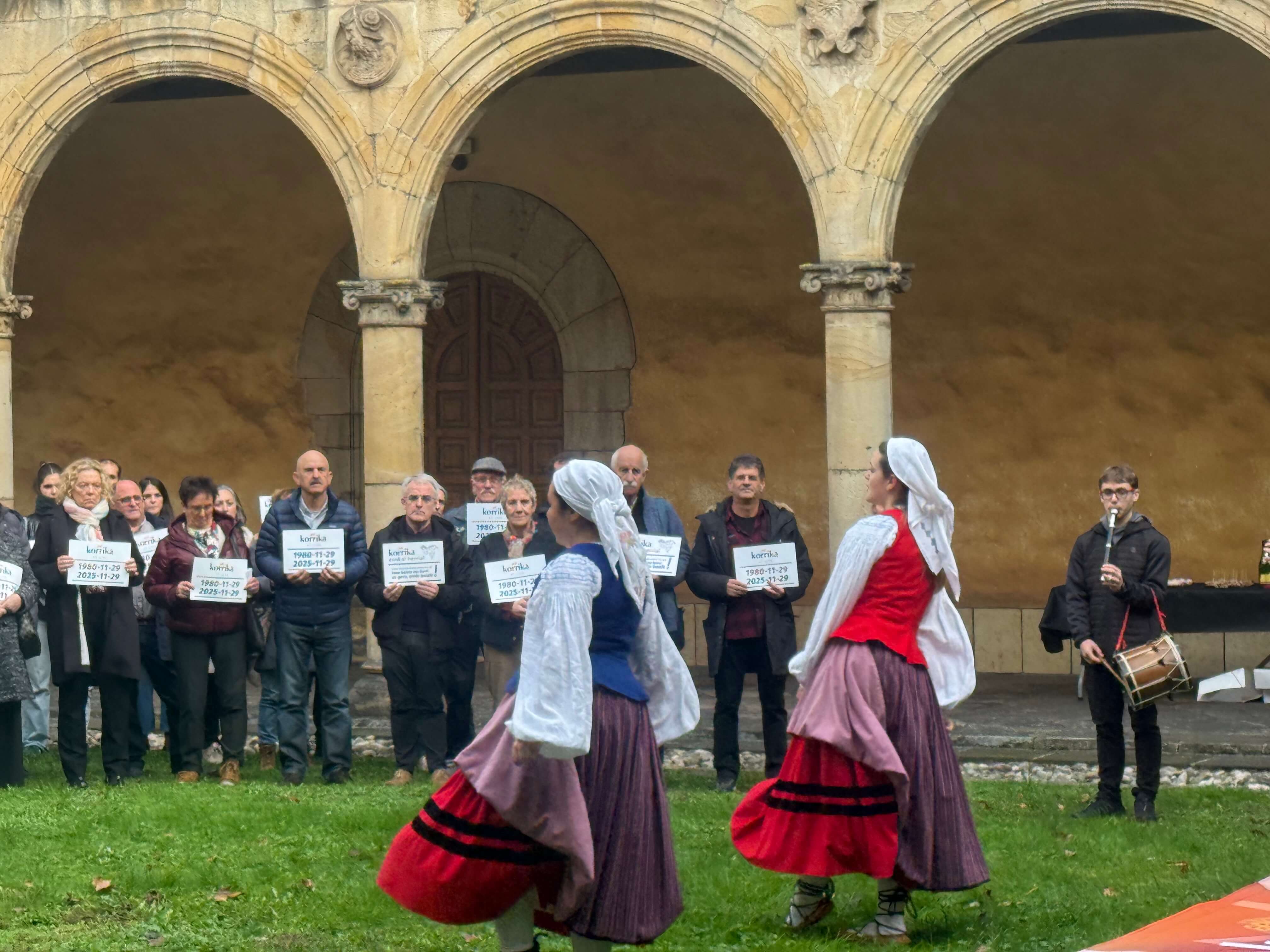 «Ez gero, orain baizik»: Korrikaren 45. urteurreneko omenaldia Oñatin