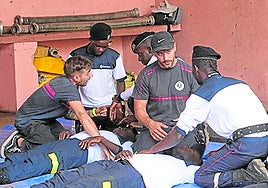 Los bomberos, en Guinea.