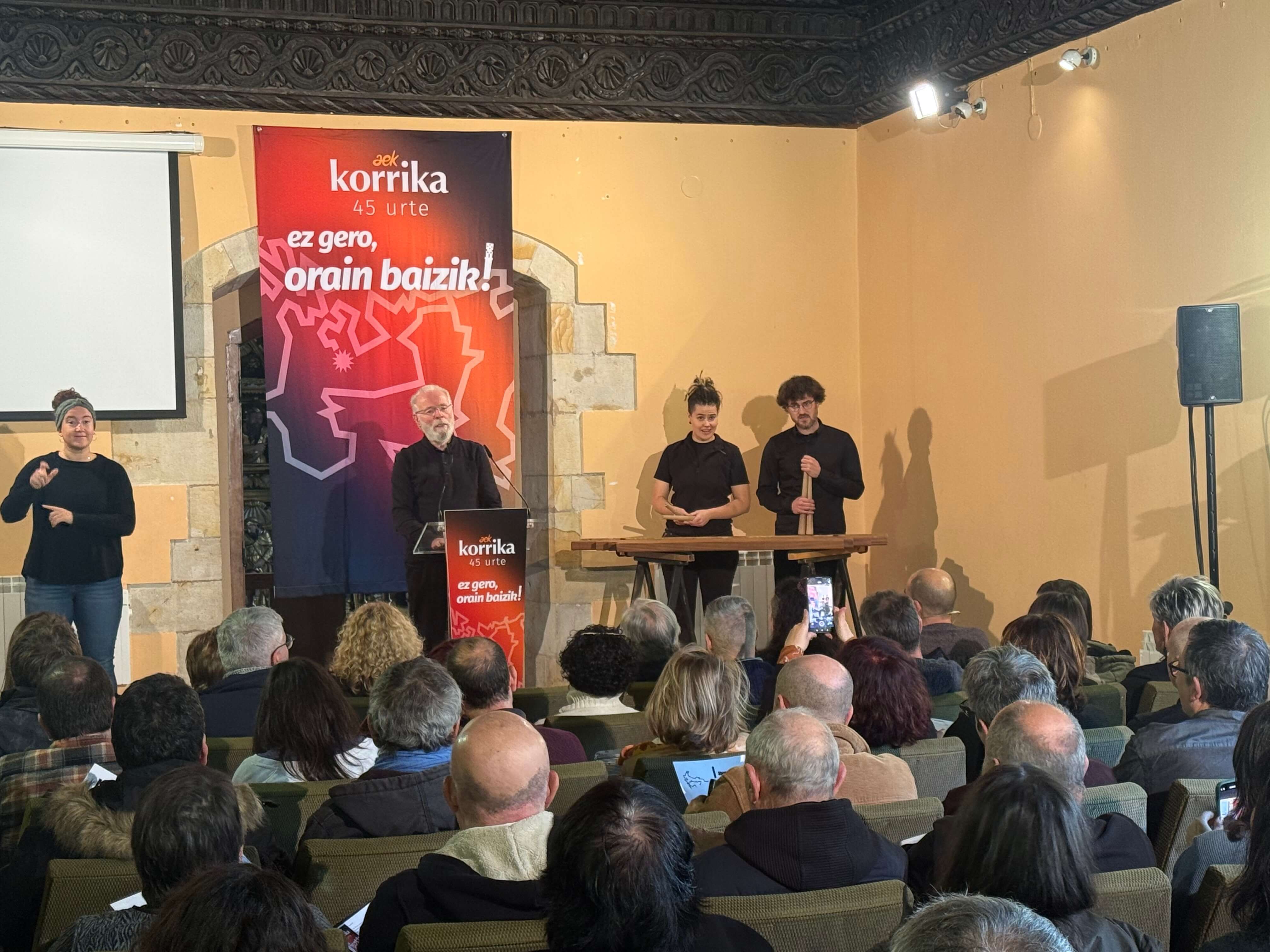 «Ez gero, orain baizik»: Korrikaren 45. urteurreneko omenaldia Oñatin