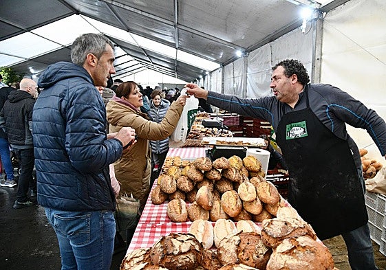 Animada feria agrícola de San Andrés en Eibar