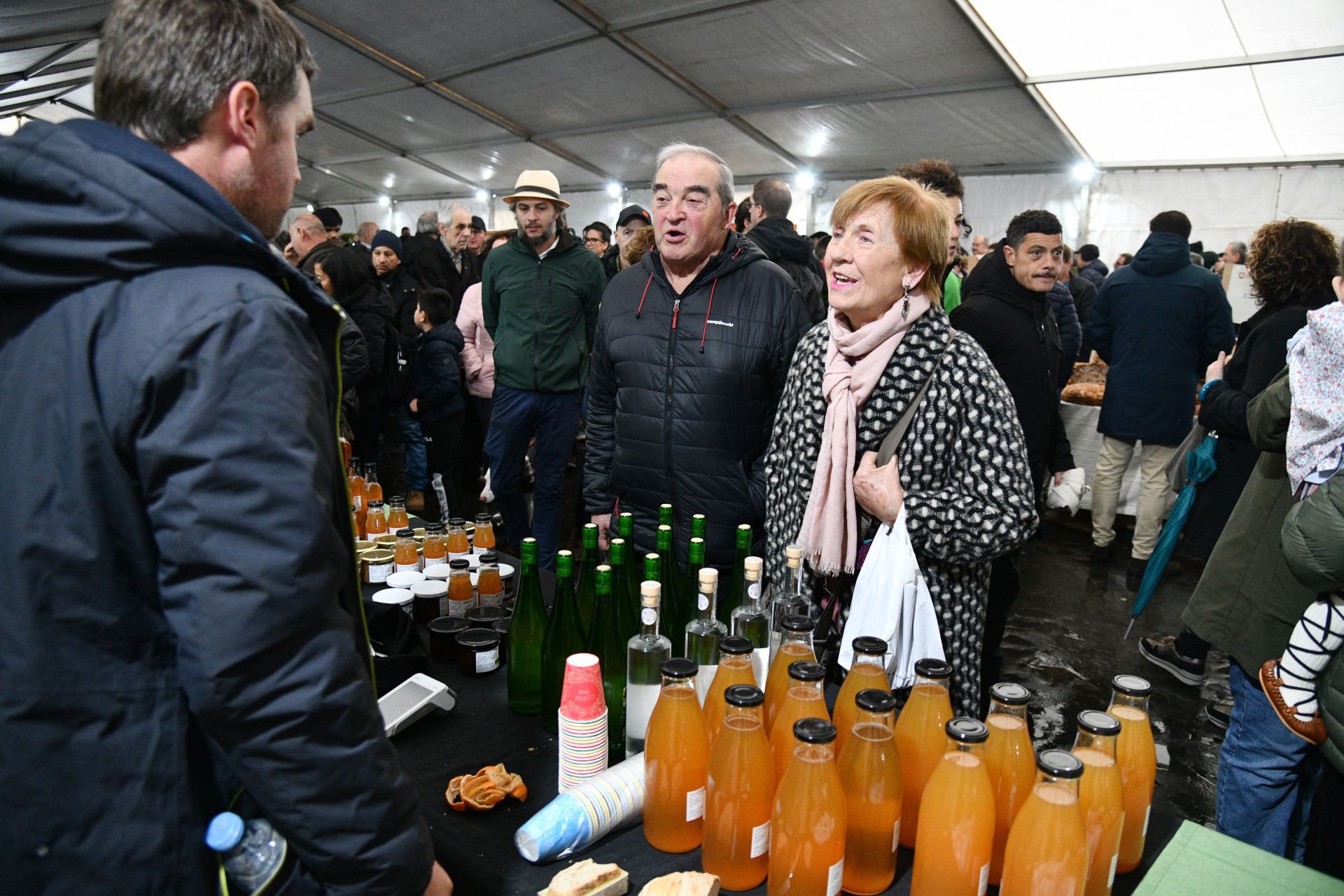 Animada feria agrícola de San Andrés en Eibar