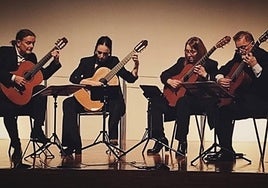 Seila González, Manuel Paz, Jesús Prieto y Carmen Cuello con sus guitarras.