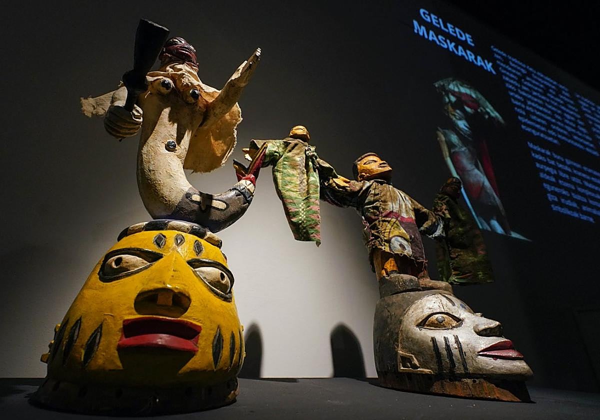 Las máscaras Gelede podrán visitarse hasta el próximo domingo, día 7, en el ambigú del Topic.