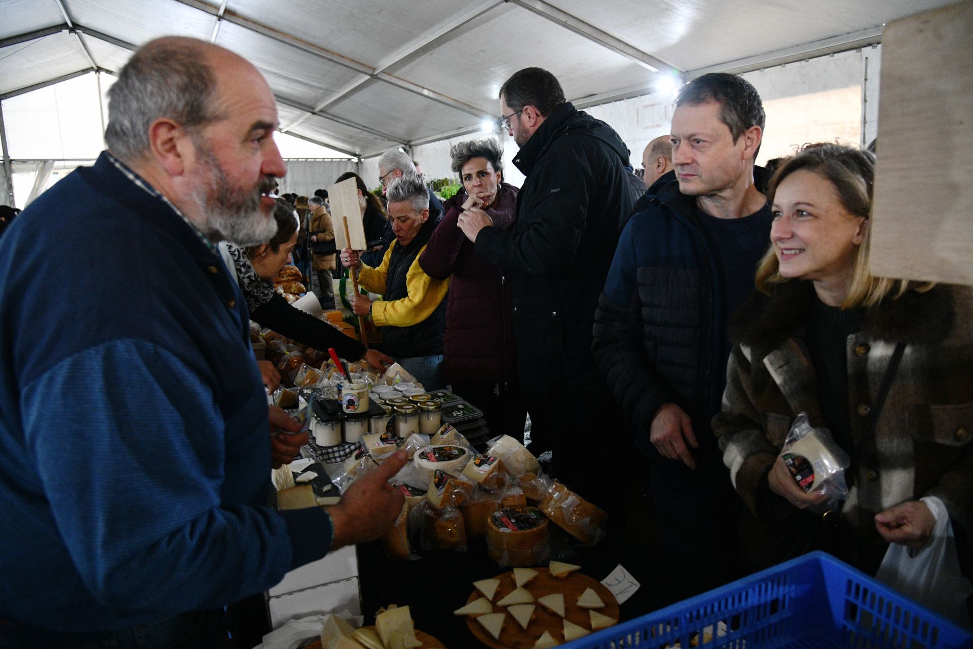 Animada feria agrícola de San Andrés en Eibar