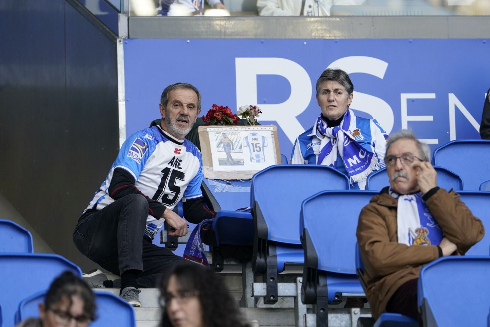 Búscate en las gradas de Anoeta