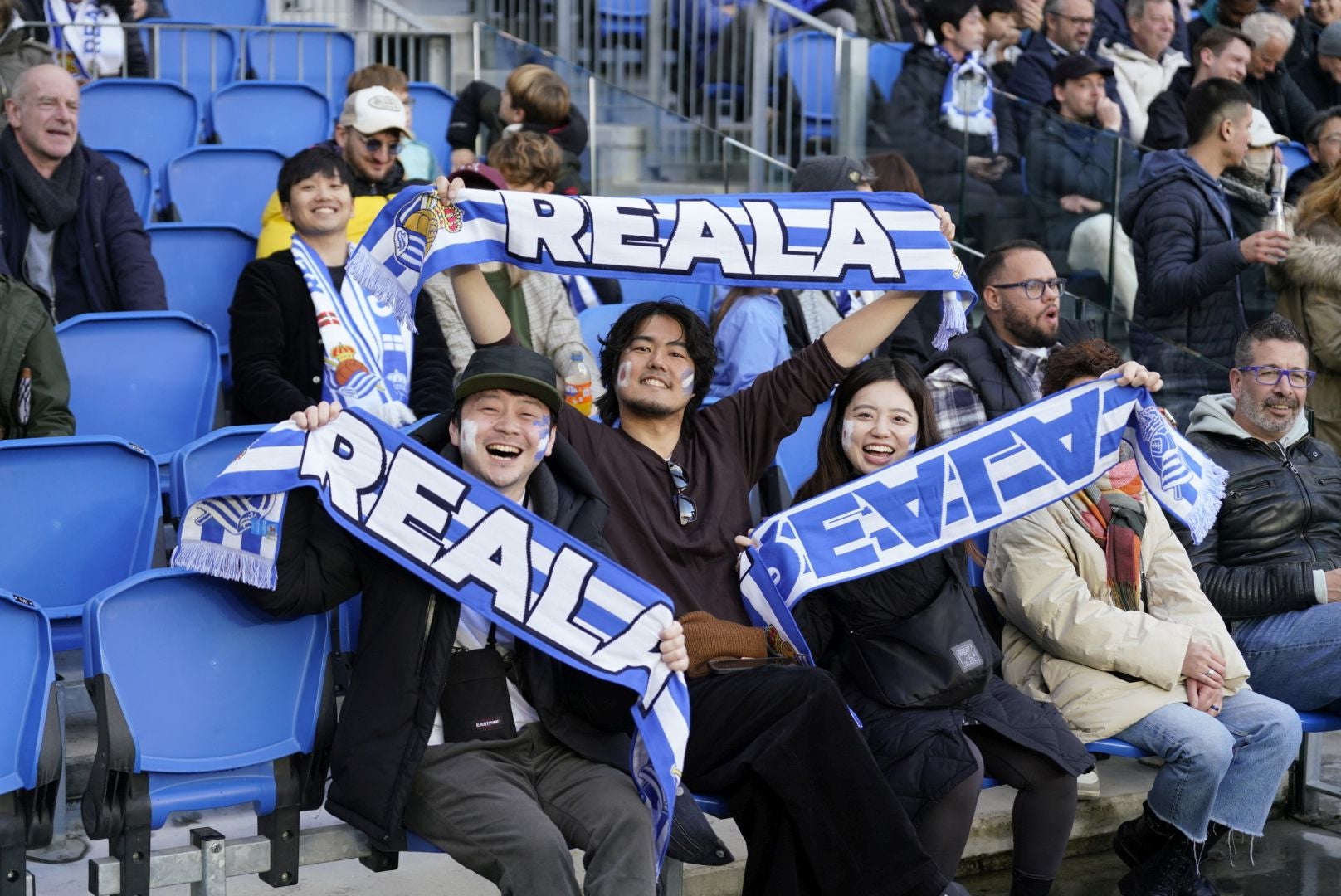 Búscate en las gradas de Anoeta