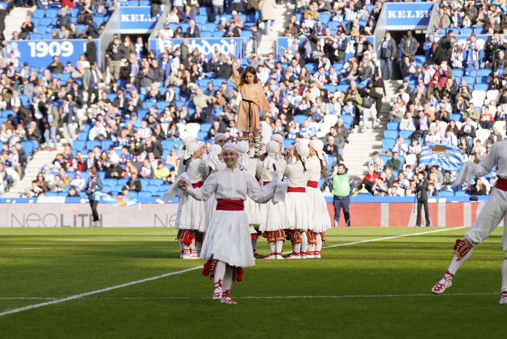 Búscate en las gradas de Anoeta
