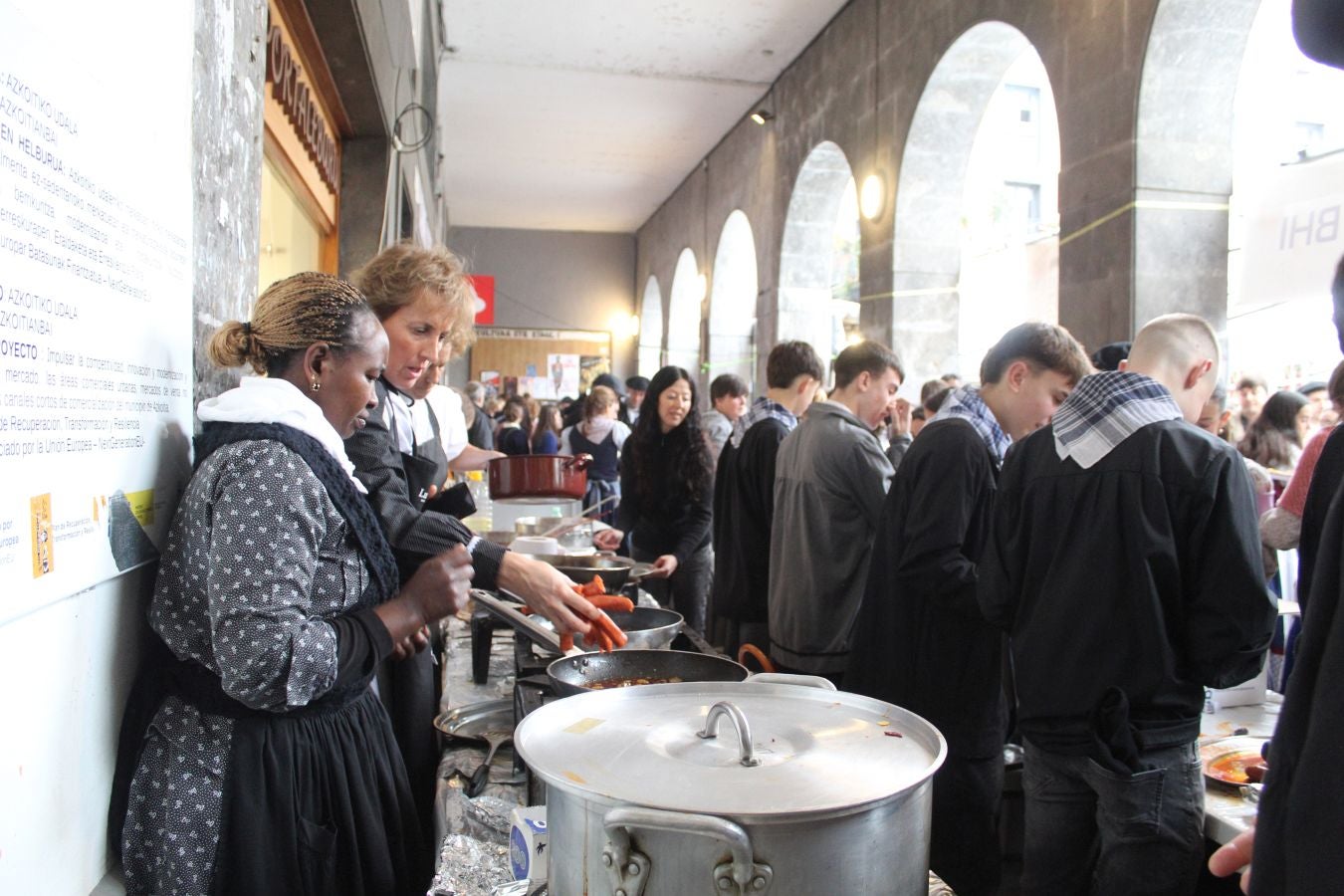 Bizi irudietan Azkoitiko San Andres jaia