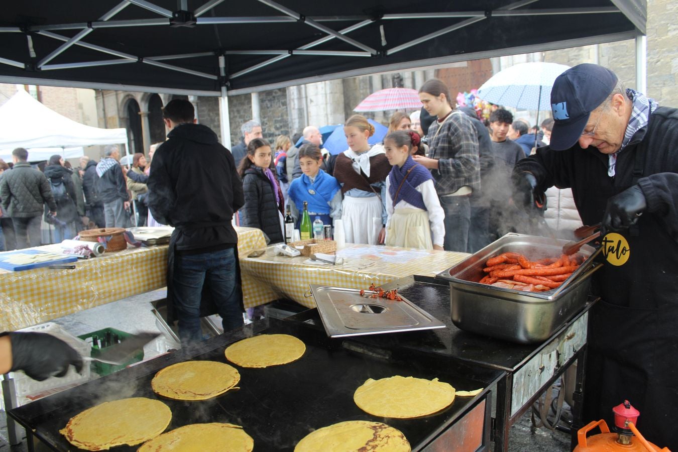 Bizi irudietan Azkoitiko San Andres jaia