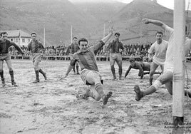 Paco Araquistain, en una imagen de archivo en la etapa que jugó en Eibar.