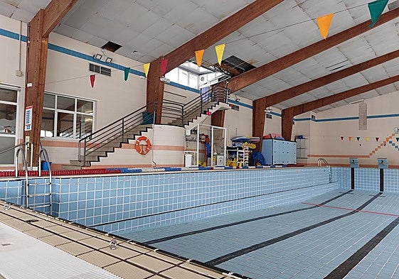 El Ayuntamiento eliminará el falso techo y la estructura metálica para poder hacer uso de las piscinas nuevamente.