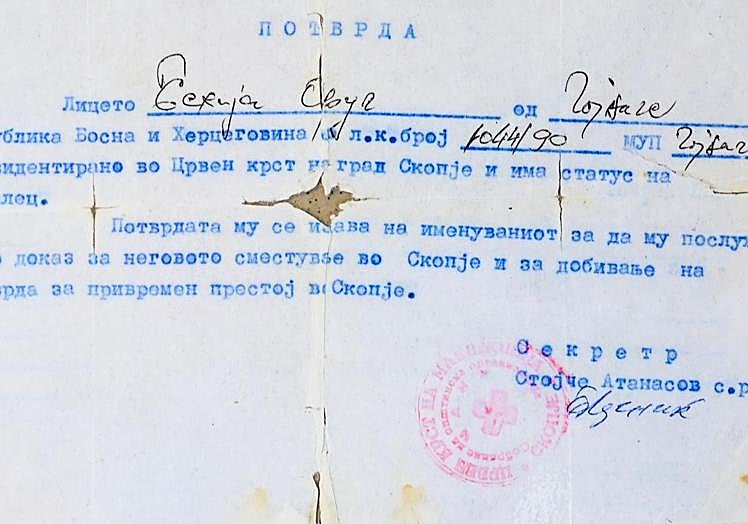 El documento que acreditaba que Lejla y Emina eran hijas de Behija para poder abandonar juntas el campo de refugiados.