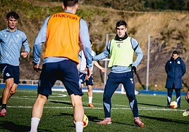 Los jugadores de la Real, en un entrenamiento en Zubieta.