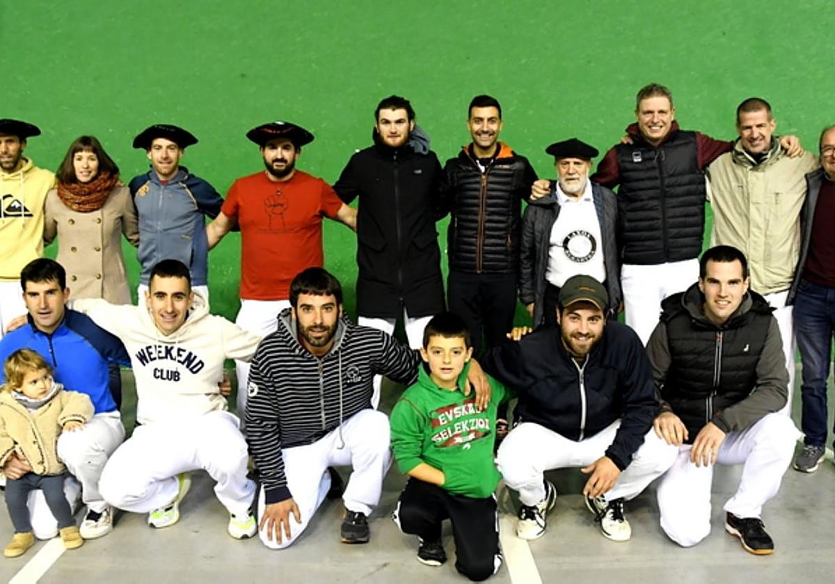 Los ganadores con las txapelas, por segundo año consecutivo.