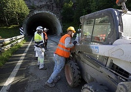 Obras en el túnel de Belabieta en sentido Donostia, la última galería que queda por actualizar en el tramo guipuzcoano de la A-15.