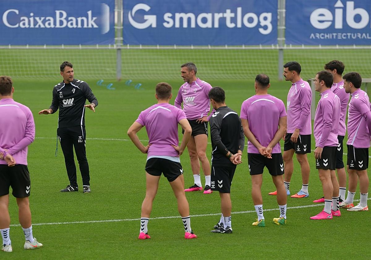 El Eibar ha preparado la segunda ronda de la Copa del Rey de esta noche en Pasarón con dos sesiones a puerta cerrada.