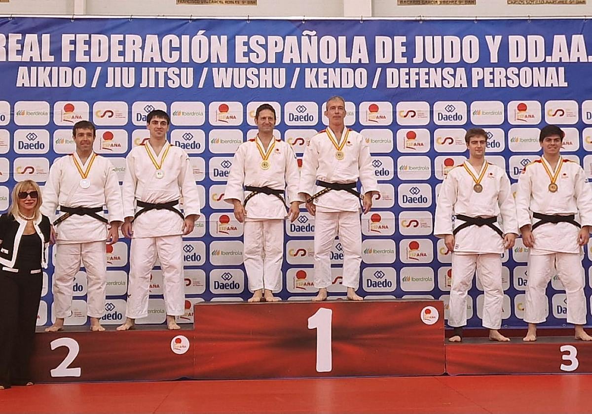 Unai Saralegi y Unai Reguillaga, en el segundo cajón, y Joseba Etxarri y Joseba Reguillaga, en el tercero.